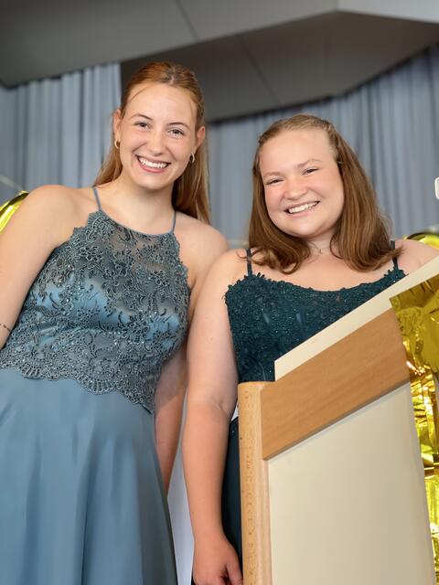 Kurzweilig durch das Programm führten: Lourdes Darnstedt und Luisa Krieg