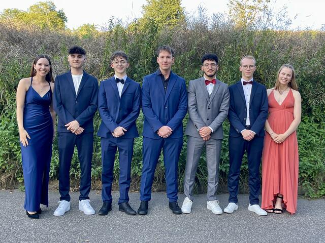 Die Lob- und Preisträger aus beiden Klassen.