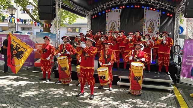 Der Fanfarenzug der Althistorischen Narrenzunft bei der Eröffnung von "Offenburg feiert Freiheit" | Foto: gro