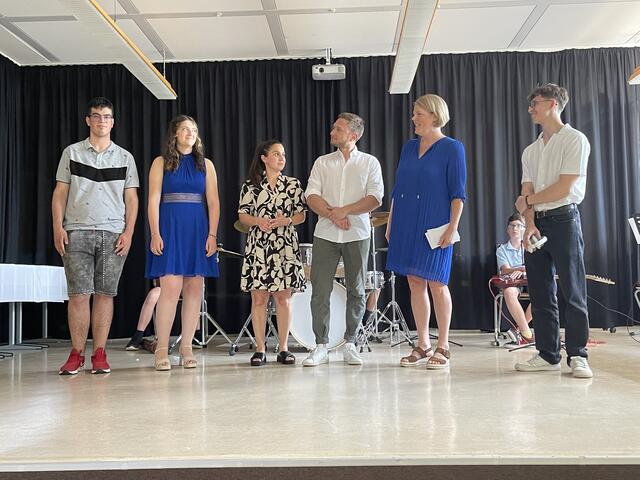 Die Verantwortlichen des tollen internationalen Büfetts:
Die SMV-Schüler*innen: Asen Petrov, Thea Fischer, Anton Schmidke und 
die SMV-Lehrer*innen: Aylin Cam, Jan Martyniak und Caroline Mand 