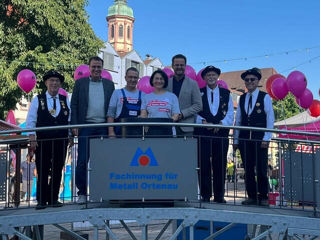 Eröffnung des Tags des Handwerks mit OB Steffens, Staatssekretär Volker Schebesta und den Offenburger Alpenkräutlern. | Foto: Kreishandwerkerschaft Ortenau