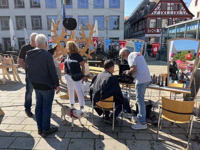 Tag des Handwerks in Offenburg: Einmal Haare schneiden bitte | Foto: gro