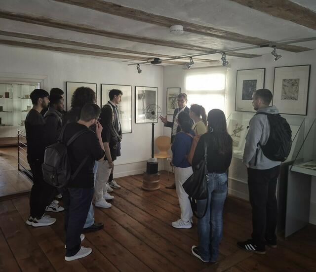 Bei einer Führung durch das Simplicissimus-Haus erfuhren die Studenten viel über den früheren Schultheiß von Renchen und deutschen Schriftsteller. | Foto: Stadt Renchen