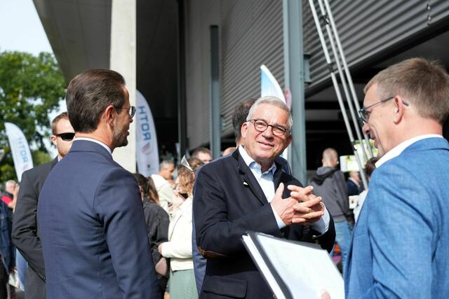 OB Maraco Steffens (v. l.), Innenminister Thomas Strobl und Messechef Frank Thieme beim Rundgang | Foto: Iris Rothe