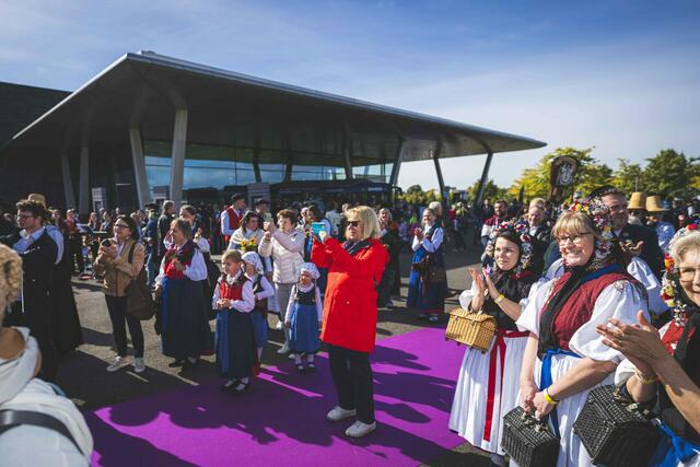 Begrüßung des Umzugs vor der Halle | Foto: Marko Scheerschmidt