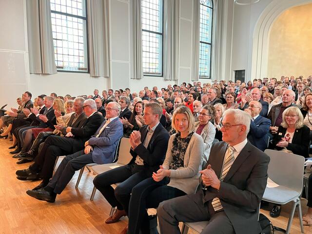 250 Gäste  waren zur Einweihung geladen. | Foto: Glaser