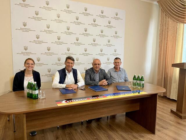 Julia Zehnle (v. l.), Bruno Metz, Mykhailo Tsiryk und Kristian Herdick | Foto: Stadt Ettenheim