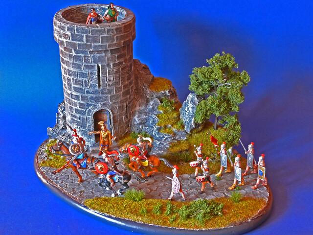 Das kleine Diorama stellt den Vorbeimarsch von römischen Legionären dar.
Dieser wird von Prinz Eisenherz und seinem Freund Ritter Gawain, beobachtet. Die Figuren stammen von der einstigen Firma Hausser Elastolin. | Foto: Alfred Schramm