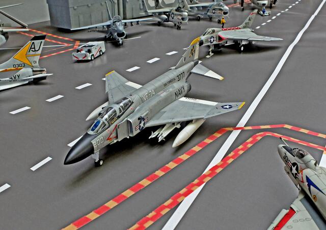 Eine McDonnell Douglas F-4 Phantom auf dem Flugzeugträgerdeck. | Foto: Alfred Schramm