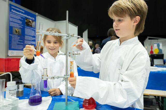 Die spannenden Experimente ermöglichten eine verständliche Vermittlung der Naturwissenschaften für jedes Alter. | Foto: Europa-Park
