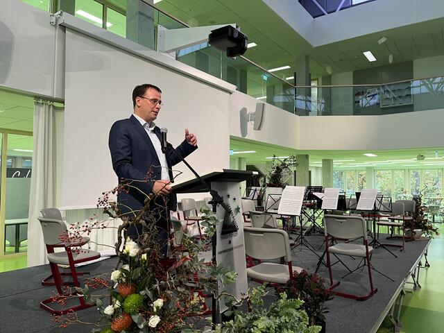 Volker Schebesta bei seinem Grußwort | Foto: gro