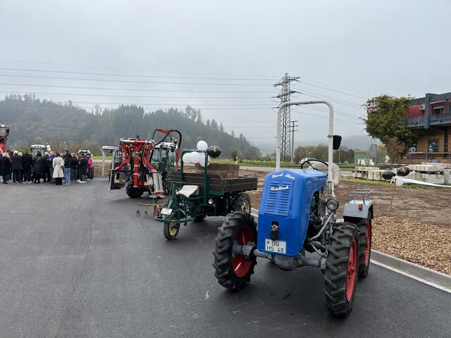 Eine Schlepperausstellung gab es beim Tag der offenen Tür zu sehen. | Foto: gro
