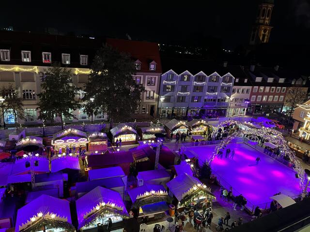 Blick auf den Weihnachtsmarkt von oben - Teil eins | Foto: gro
