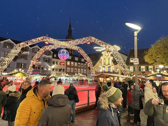 Die Rollschuhbahn findet sich auf dem Marktplatz. | Foto: gro