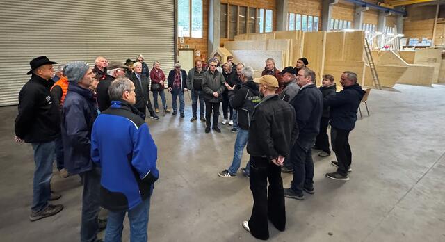 Begrüßung der 30-köpfigen Gruppe durch Holger Schwarz (Fa. Rombach) | Foto: (c) Gerhard Große