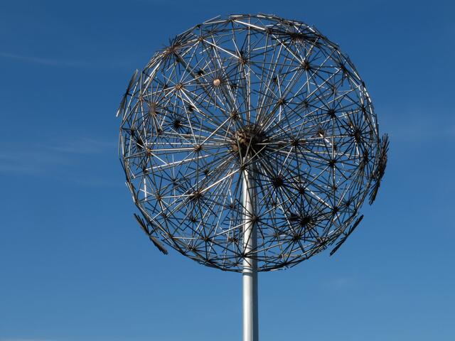 "Pusteblume" am sogenannten Skulpturenweg bei Neuried-Ichenheim. | Foto: Alfred Schramm