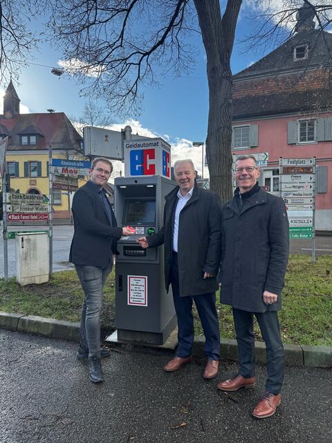 Bürgermeister Philipp Klotz (v. l.), Bereichsdirektor Süd der Sparkasse Offenburg/Ortenau Klaus Bühler sowie den Leiter der Sparkassen-Geschäftsstelle Ettenheim Stephan Hurst | Foto: Gemeinde Kappel-Grafenhausen 