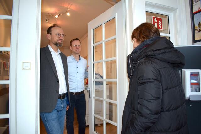 Robert Sauer und Kai Möschle (von links), Vorstände des Caritasverbandes Vordere Ortenau, möchten weiterhin vielen Menschen in Not Türen öffnen. | Foto: Foto: Caritasverband