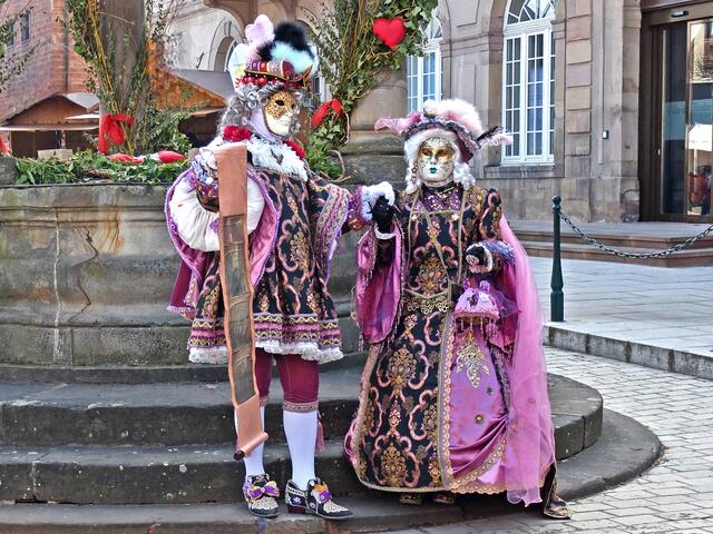 Wieso zum Karneval ins übervolle Venedig reisen, wenn es in Rosheim solch tolle Kostüme zu sehen gibt! | Foto: Alfred Schramm