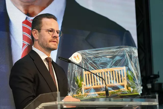 Oberbürgermeister Marco Steffens zählte auch zu den Gratulanten. | Foto: Iris Rothe für Hubert Burda Media