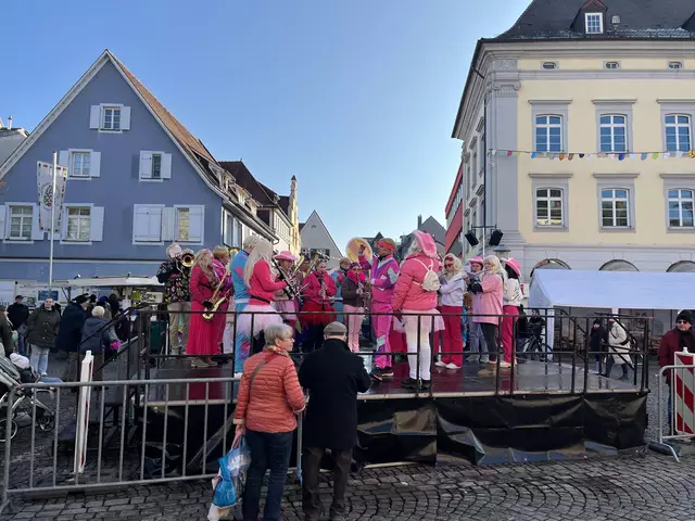 Die Stadtkapelle steht auf Pink als echte "Barbie-Girls". | Foto: gro