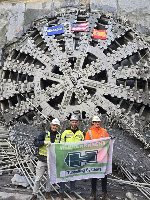 Gemeinsamer Erfolg mit TBM „Chessie“: Das Joint Venture, bestehend aus Dragados und Schiavone, feierte den Projekterfolg zusammen mit Hersteller Herrenknecht. | Foto: Herrenknecht AG