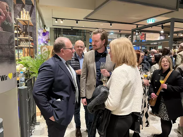 Rainer Huber; Edeka Südwest (links) im Gespräch | Foto: gro