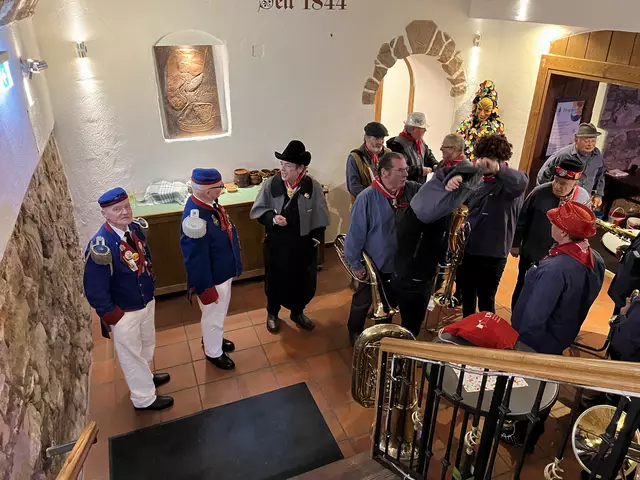 Empfangskomitee im Narrenkeller | Foto: gro