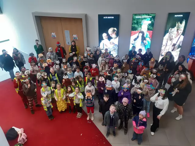 Die deutschen und französischen Kinder der Sprachkurse „Spiel &amp; Parle“ zu Besuch im Theater Eurodistrict Baden Alsace.  | Foto: Christelle Poulain
