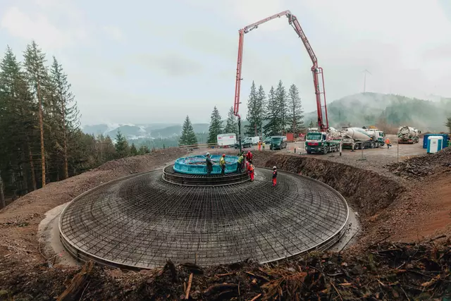 In Kürze sind die Fundamentarbeiten für die drei neuen Windenergieanlagen beendet. | Foto: E-Werk Mittelbaden, Dimitri Dell