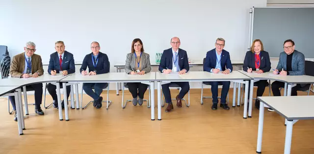 Die Rektoren der beteiligten Hochschulen bei der Unterzeichnung der Vereinbarung. Es fehlt die Rektorin der Universidad Europea in Valencia (Spanien), die verhindert war. | Foto: Hochschule Offenburg/Alexander Weigand