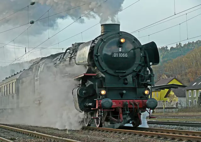 Ausfahrt aus dem Hausacher Bahnhof in Richtung Triberg. | Foto: Alfred Schramm