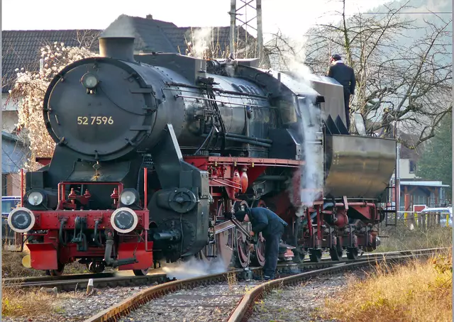 Auch Dampfrösser müssen geölt werden. | Foto: Alfred Schramm