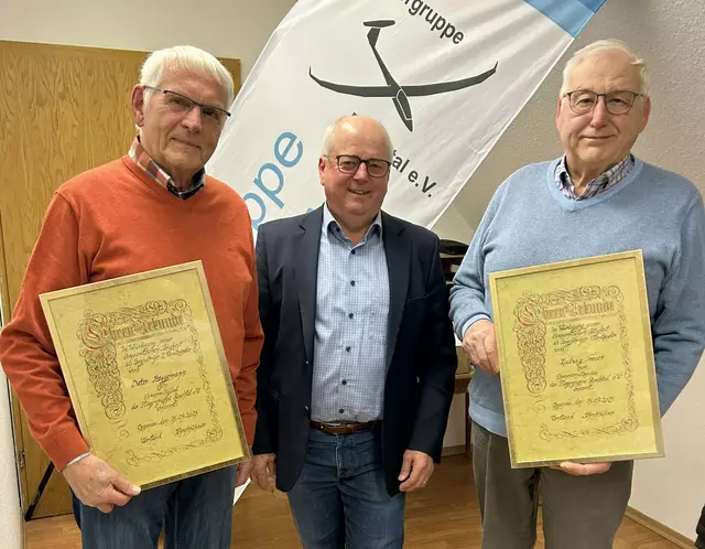 v.l. Dieter Steggemann Ehrenmitglied, Klemens Schmiederer Vorsitzender Fliegergruppe Renchtal, Ludwig Treier Ehrenvorsitzender