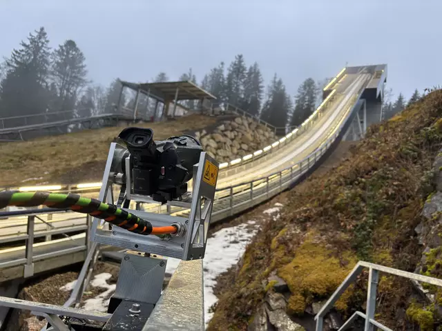 Das von Maschinenbau-Student Thies Schöchlin entwickelte automatische Videoerfassungssystem wurde bereits an der Skisprungschanze in Hinterzarten montiert und die ersten Aufnahmen sind vielversprechend.   | Foto: Hochschule Offenburg