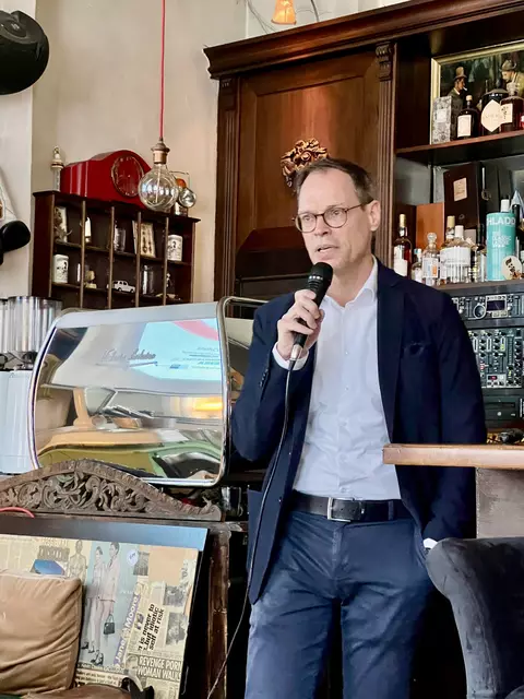 Marco Butz, Leiter des Fachbereichs Wirtschaft und Stadtentwicklung, informierte im Rahmen des Frühjahrsauftakts der Freien Wähler Offenburg über die Stadtentwicklung. | Foto: Freie Wähler Offenburg