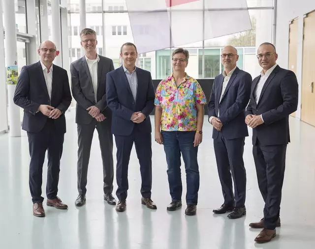Das neuformierte Rektorat (von links): Rektor Prof. Dr. Stephan Trahasch, die Prorektoren und Prorektorinnen Prof. Dr. Jan Münchenberg, Prof. Dr. Thoams Eisele, Prof.in Dr. Grit Köhler und Prof. Dr. Tobias Hagen sowie Kanzler Dr. Bülent Tarkan  | Foto: Hochschule Offenburg