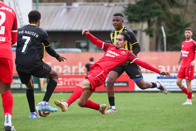 Trotz allem Einsatz: SV Linx (rotes Trikot) kam gegen den VfR Hausen nicht über ein Unentschieden hinaus. | Foto: Ünver