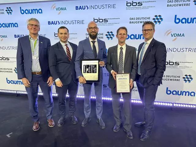 Olivier Kraft (Leiter der Business Unit Traffic Tunnelling bei Herrenknecht) (v. l.), Martin-Devid Herrenknecht (als Mitglied des Vorstands verantwortlich für das Ressort Mining und die Bereiche Produktion, Beschaffung und Logistik), Dr. Ulf Kirsten (Head of Machine Technology operational bei PORR), Projektmanager Volker Breuning, Dr. Thorsten Weiner (Technical Head Tunneling Division bei PORR) | Foto: Herrenknecht AG