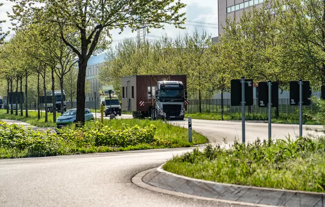 Mit dem Schwertransport geht es von Hohnhurst nach Goldscheuer. | Foto: Stadt Kehl