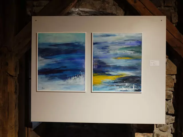 Die zwei Bilder haben den Titel "Meeresrauschen" und wurden von der Künstlerin Ursula Maurer gemalt. | Foto: Alfred Schramm