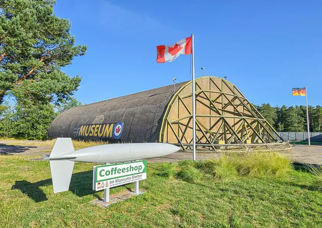 Einst waren dort Militärjets der kanadischen Luftwaffe untergebracht, und heute ist der Flugzeughangar ein besuchenswertes Museum. | Foto: Deutsch-Kanadisches Luftwaffenmuseum e.V.