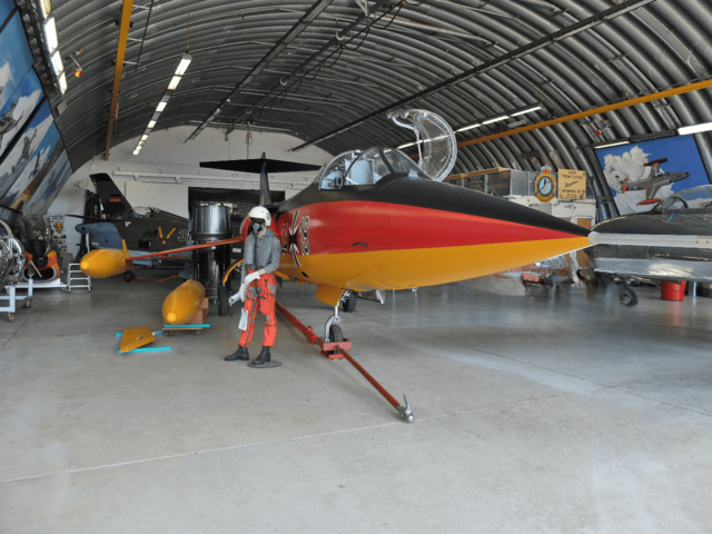 In schwarz-rot-gold präsentiert sich hier die F-104 Starfighter der damaligen Luftwaffe der Bundeswehr. | Foto: Alfred Schrtamm