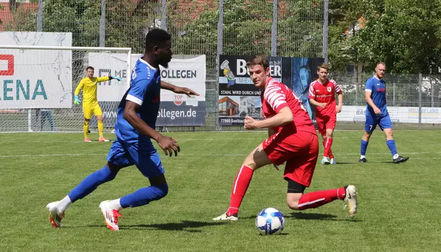 FSV Seelbach (blaues Trikot) verliert erneut | Foto: Foto: Fissler