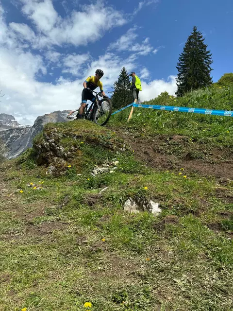 Leonard Finkenzeller bei der Streckenbesichtigung.
