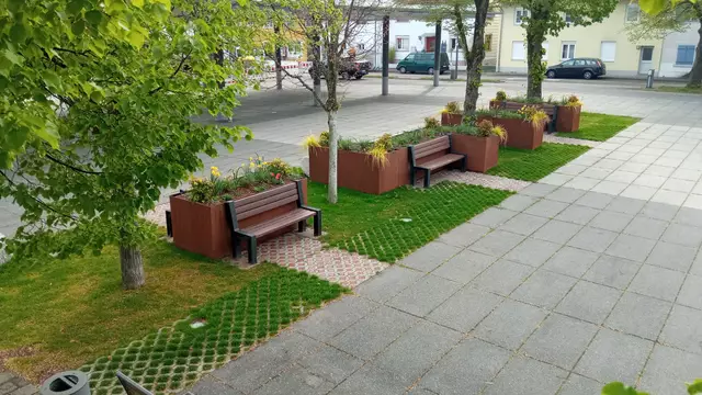 Neue Sitzbänke und Hochbeete laden zum Verweilen ein.  | Foto: Wolfgang Heidt/Stadt Rheinau