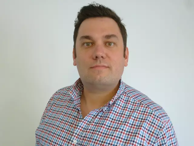 Redakteur Matthias Kerber verrät ein Familienrezept, dass bei Feierlichkeiten aller Art kredenzt wurde.  | Foto: set
