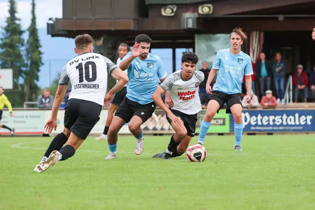 Linx (weißes Trikot) ist trotz Niederlage noch im Rennen. | Foto: Ünver