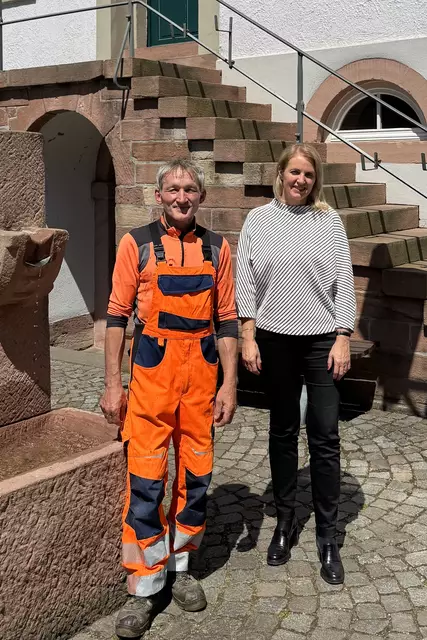 Klaus Vollmer (l.) mit Bürgermeisterin Helga Wössner (r.) | Foto: Gemeinde Mühlenbach
