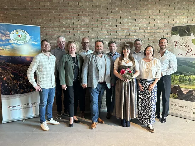 Matthias Wolf (v. l.), Dr. Ralf Schäfer, Gunia Wassmer - Renchtal-Tourismus, Franz Männle, Stephan Danner, Josef Rohrer, Mara Gmeiner - Gengenbacher Weinprinzessin, Georg Lehmann, Katja Remer, Florian Streif - Marketingleiter Weinmanufaktur Gengenbach-Offenburg | Foto: Silvio Bernadowitz